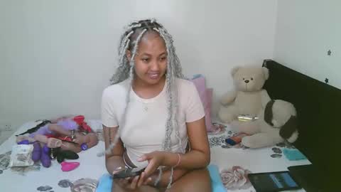 Snapshot of sexy_bluegirl chatting on 05-11-26, 02:17 sexy_bluegirl online show from 05-11-26, 02:17