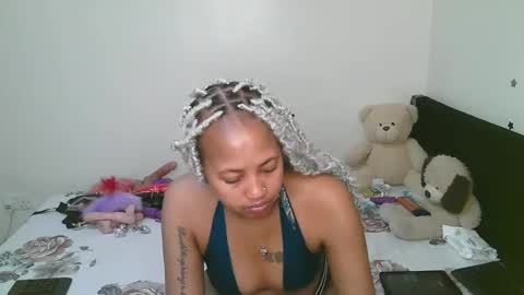 Snapshot of sexy_bluegirl chatting on 05-12-26, 05:15 sexy_bluegirl online show from 05-12-26, 05:15