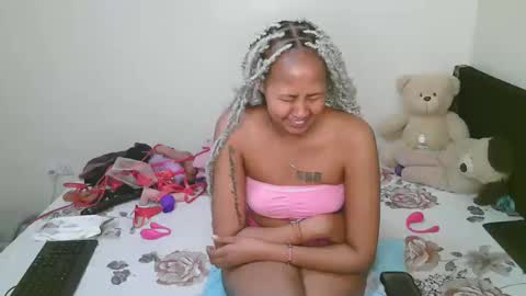 Snapshot of sexy_bluegirl chatting on 05-13-26, 06:22 sexy_bluegirl online show from 05-13-26, 06:22