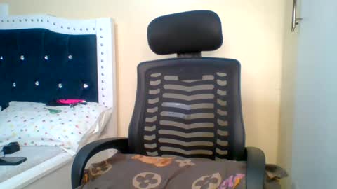 shydolly01 online show from 07-22-26, 11:35
