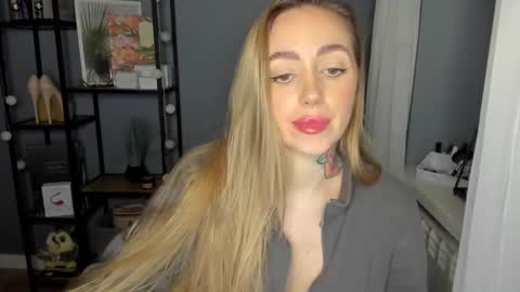 Snapshot of sexy_coralie chatting on 12-07-24, 11:40 C o r a l i e online show from 12-07-24, 11:40