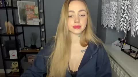 Snapshot of sexy_coralie chatting on 12-10-24, 08:19 C o r a l i e online show from 12-10-24, 08:19