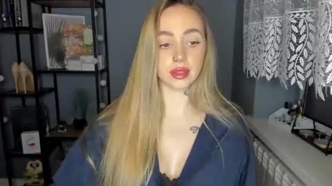 Snapshot of sexy_coralie chatting on 12-10-24, 11:22 C o r a l i e online show from 12-10-24, 11:22