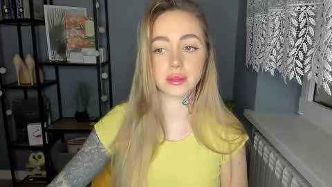 Snapshot of sexy_coralie chatting on 12-17-24, 07:29 C o r a l i e online show from 12-17-24, 07:29