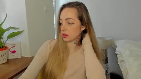 Snapshot of sexy_coralie chatting on 01-17-25, 02:28 C o r a l i e online show from 01-17-25, 02:28