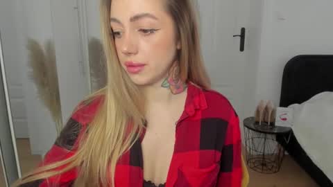 Snapshot of sexy_coralie chatting on 01-31-25, 08:54 C o r a l i e online show from 01-31-25, 08:54