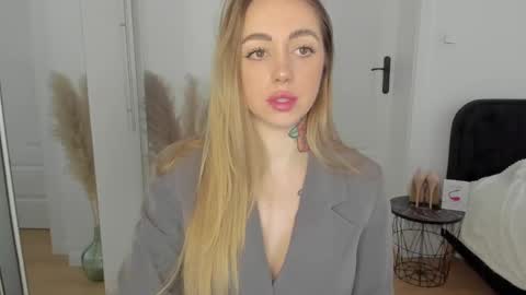 Snapshot of sexy_coralie chatting on 02-04-25, 02:21 C o r a l i e online show from 02-04-25, 02:21