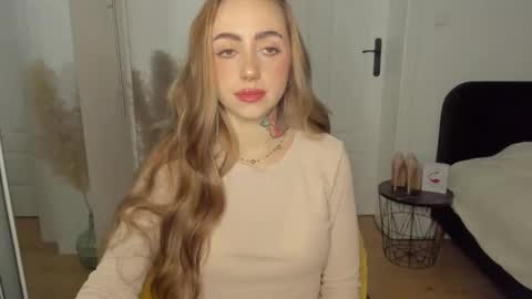 C o r a l i e online show from 02-03-26, 07:35