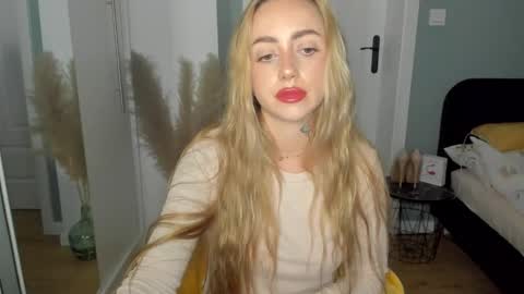 C o r a l i e online show from 05-31-26, 06:09