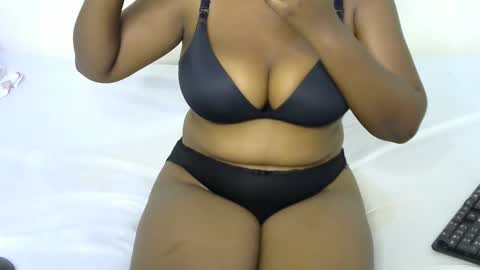 Snapshot of sexy_curvy2 chatting on 10-03-25, 10:23 bubble online show from 10-03-25, 10:23