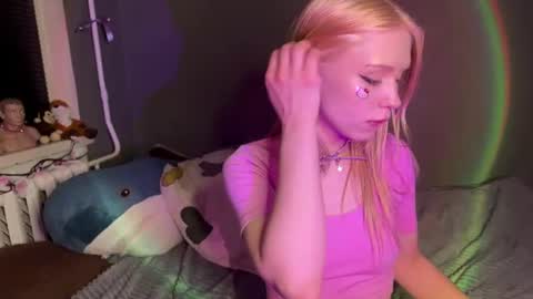 Snapshot of sexy_cute18 chatting on 07-31-26, 01:05 Eva online show from 07-31-26, 01:05
