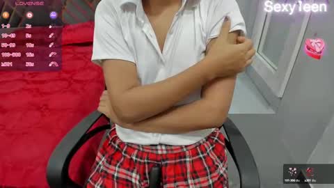 Snapshot of sexy_doll_1_ chatting on 02-16-25, 01:47 Sexydoll online show from 02-16-25, 01:47