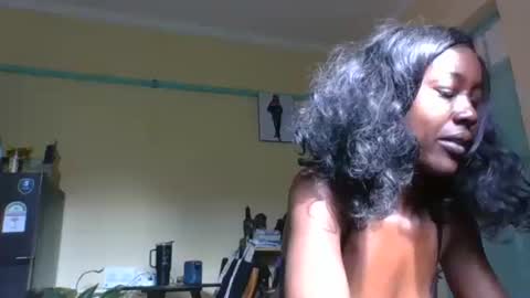 Snapshot of sexy_ebony_princess chatting on 10-07-25, 01:19 Trina online show from 10-07-25, 01:19