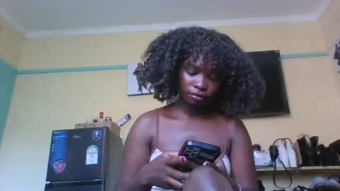 Snapshot of sexy_ebony_princess chatting on 12-01-25, 08:30 Trina online show from 12-01-25, 08:30