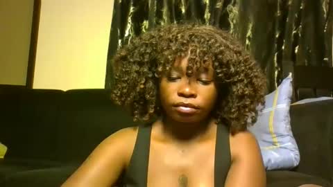 Snapshot of sexy_ebony_princess chatting on 02-11-26, 11:10 Trina online show from 02-11-26, 11:10