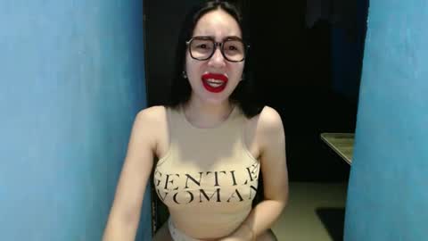 sexy_emily92 online show from 04-13-26, 08:53