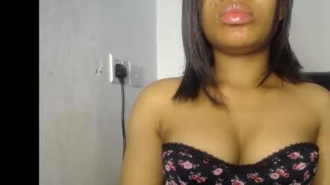 Snapshot of sexy_goddess_pet chatting on 05-26-26, 06:26 Ella online show from 05-26-26, 06:26