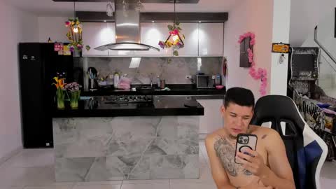 WENDY  MAX  AND VICKY online show from 04-17-26, 04:15