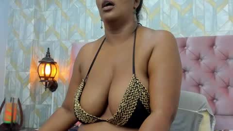 Snapshot of sexy_hot_mature chatting on 03-10-25, 08:37 lina online show from 03-10-25, 08:37