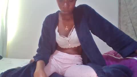 Snapshot of sexy_leila3 chatting on 10-23-25, 09:52 kayla online show from 10-23-25, 09:52