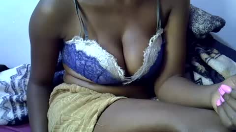 Snapshot of sexy_leila3 chatting on 06-29-26, 01:33 kayla online show from 06-29-26, 01:33