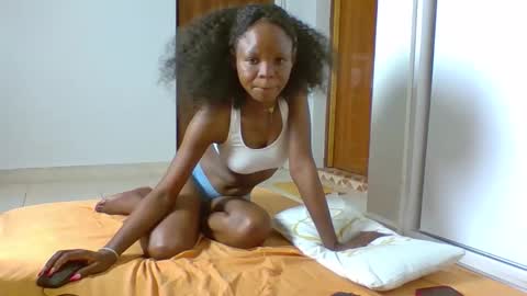 Snapshot of sexy_mimi7 chatting on 12-19-25, 10:22 mimi online show from 12-19-25, 10:22