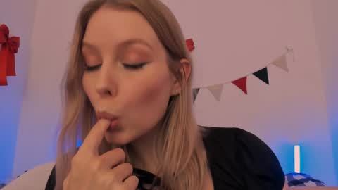 Ellie Mia online show from 01-24-25, 07:49