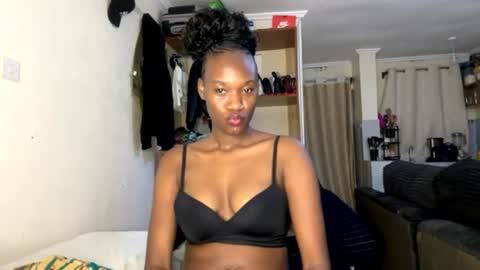 Snapshot of sexy_nyla chatting on 07-18-26, 08:01 Nyla online show from 07-18-26, 08:01