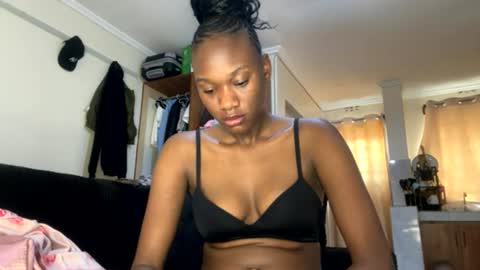 Snapshot of sexy_nyla chatting on 07-27-26, 10:22 Nyla online show from 07-27-26, 10:22