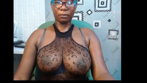 Snapshot of sexy_pearl12 chatting on 01-07-25, 06:38 zoe online show from 01-07-25, 06:38