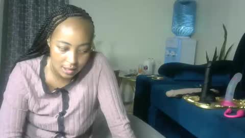 Snapshot of sexy_pigeon chatting on 04-28-26, 12:42 sexy pigeon online show from 04-28-26, 12:42