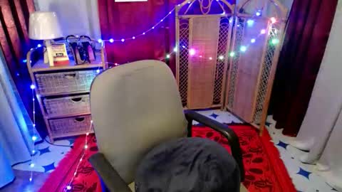 Snapshot of sexy_pussy143 chatting on 05-14-26, 07:26 angela online show from 05-14-26, 07:26