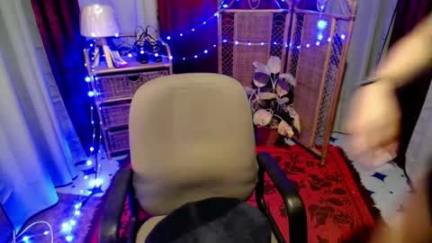 Snapshot of sexy_pussy143 chatting on 07-04-26, 01:28 angela online show from 07-04-26, 01:28