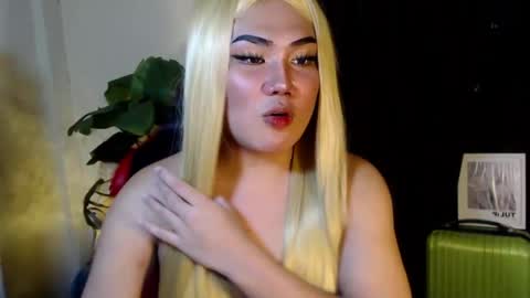 Snapshot of sexy_rc18 chatting on 06-27-26, 02:38 RC online show from 06-27-26, 02:38