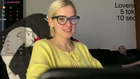 Snapshot of sexy_sweets chatting on 10-21-25, 12:06 Sexy-Sweets online show from 10-21-25, 12:06