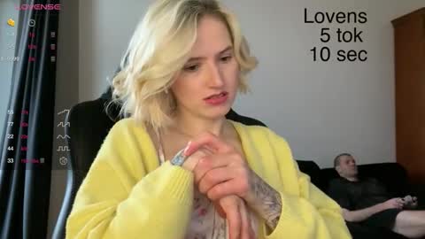 Snapshot of sexy_sweets chatting on 10-22-25, 07:41 Sexy-Sweets online show from 10-22-25, 07:41