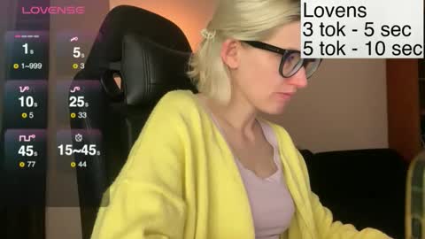 Snapshot of sexy_sweets chatting on 11-18-25, 06:45 Sexy-Sweets online show from 11-18-25, 06:45