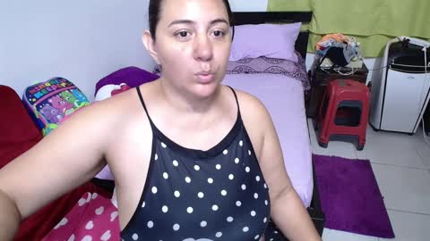 Snapshot of sexy_ticki chatting on 12-15-24, 01:13 janel online show from 12-15-24, 01:13
