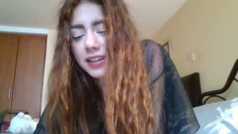 Snapshot of sexyaliceskay chatting on 07-10-26, 02:30 Alice Skay online show from 07-10-26, 02:30