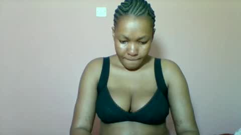 Snapshot of sexyapple2002 chatting on 10-28-25, 10:12 sexyapple2002 online show from 10-28-25, 10:12