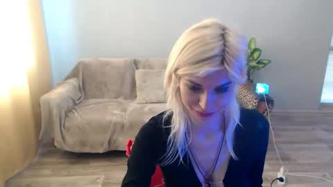Snapshot of sexybeatriice chatting on 05-15-26, 06:42 sexybeatriice online show from 05-15-26, 06:42