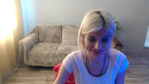 Snapshot of sexybeatriice chatting on 06-27-26, 06:18 sexybeatriice online show from 06-27-26, 06:18