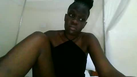 Snapshot of sexybeb25 chatting on 05-20-26, 05:35 yvonne online show from 05-20-26, 05:35