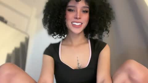 Snapshot of sexybite1 chatting on 06-19-26, 11:47 Seraphina Blaze online show from 06-19-26, 11:47