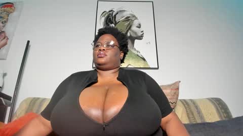 Snapshot of sexyblackhugetits chatting on 01-28-25, 03:47 sexyblackhugetits online show from 01-28-25, 03:47