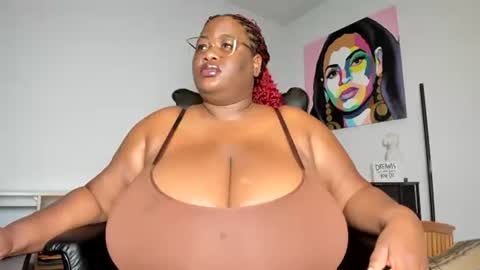 Snapshot of sexyblackhugetits chatting on 10-27-25, 01:15 sexyblackhugetits online show from 10-27-25, 01:15