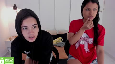 Snapshot of sexychanell_18 chatting on 01-11-25, 12:40 chanell and yina online show from 01-11-25, 12:40
