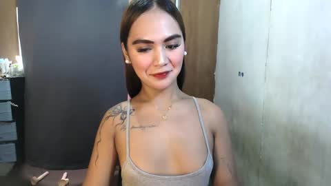 Snapshot of sexycheskax18 chatting on 05-18-26, 04:07 pretty Cheska online show from 05-18-26, 04:07
