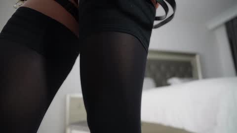 Vanessa  online show from 11-21-25, 10:47