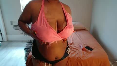 Snapshot of sexyisback_ chatting on 06-07-26, 06:33 Care Bear Twin online show from 06-07-26, 06:33